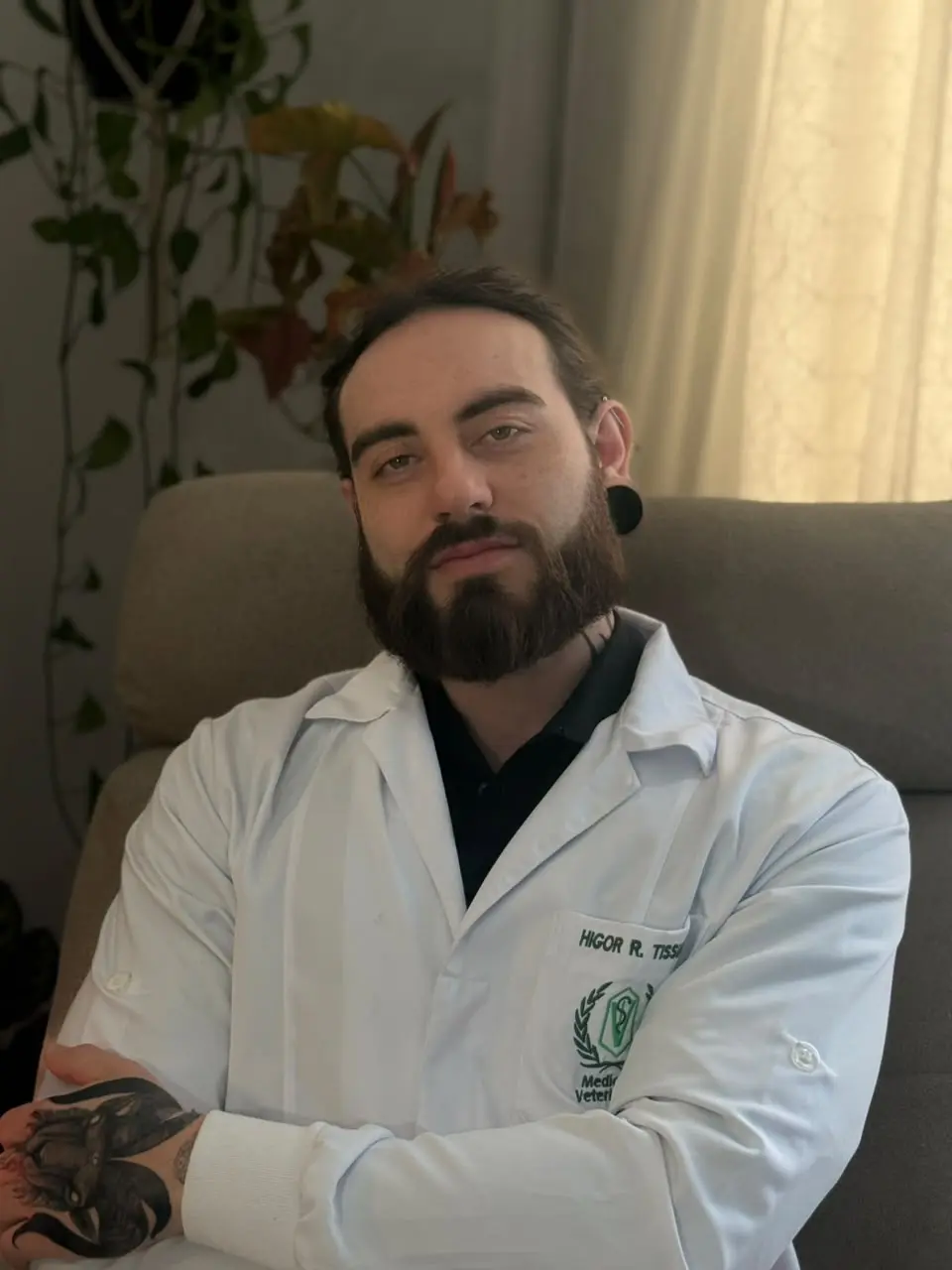 Dr. Higor Tissiani e paciente canino